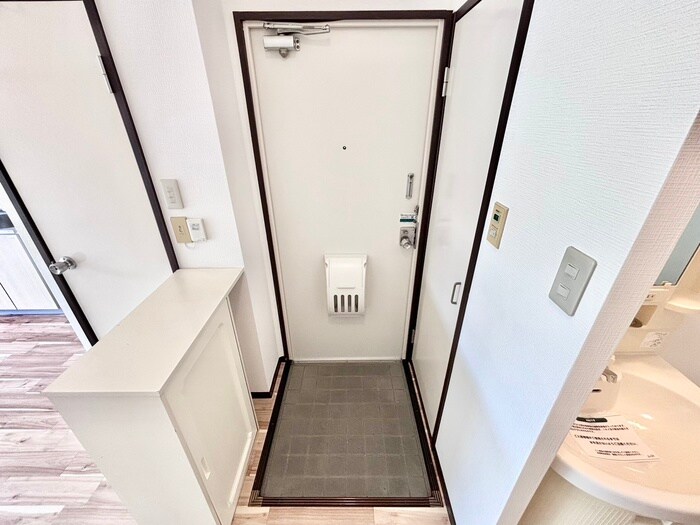 物件内観写真18　(玄関)