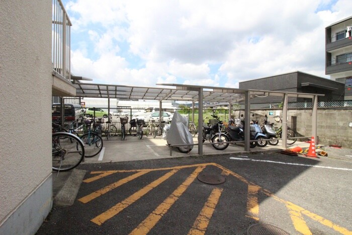 物件外観写真4　(駐輪場)