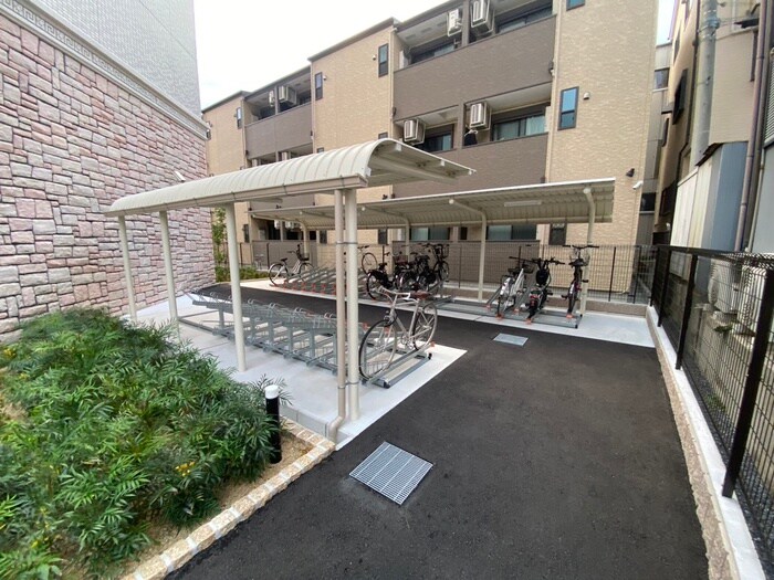 物件外観写真4　(駐輪場)
