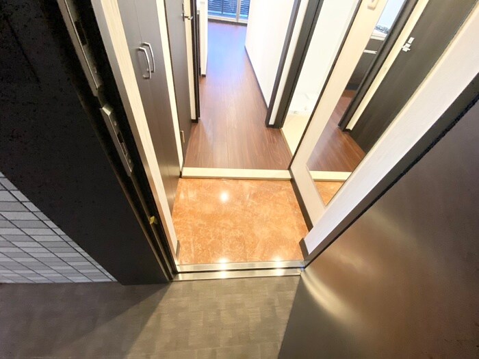 物件内観写真16　(玄関)