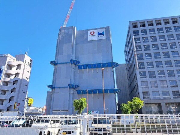 建築中