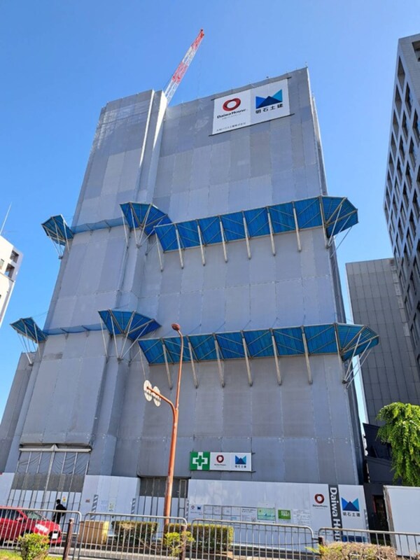 建築中