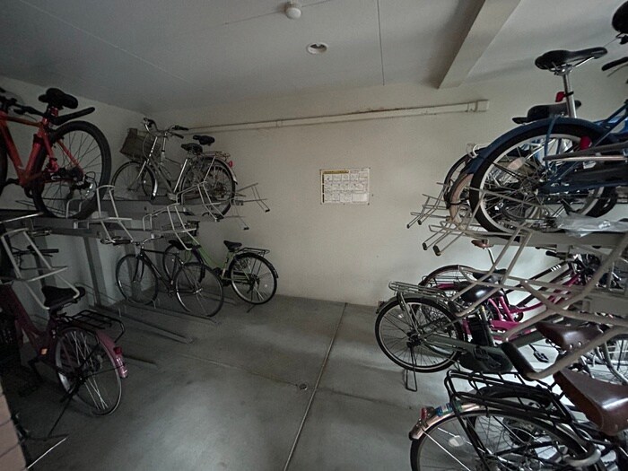 物件外観写真4　(駐輪場)