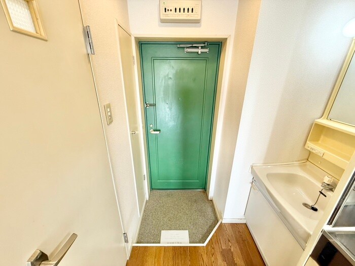 物件内観写真16　(玄関)