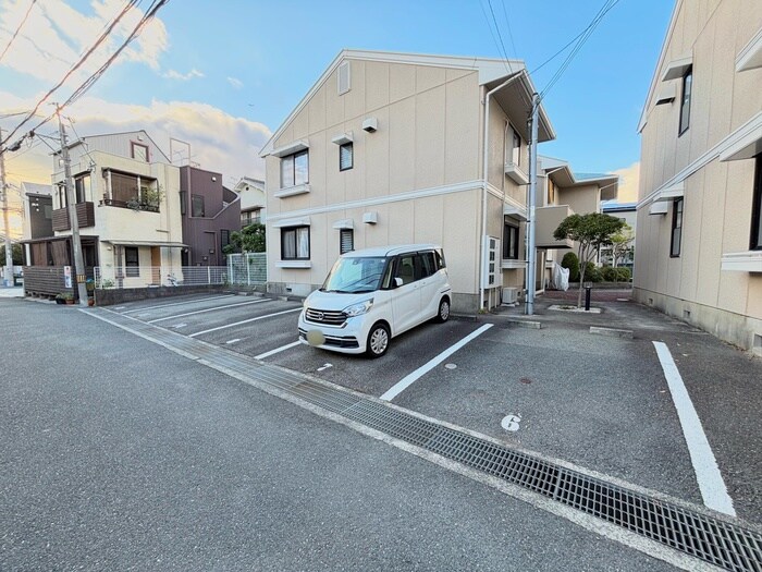 物件外観写真4　(駐車場)