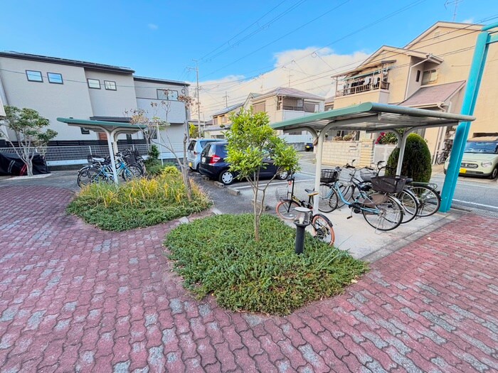 物件外観写真5　(エントランス部分)