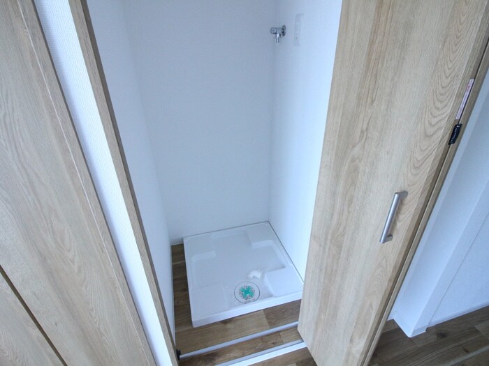 物件内観写真12　(洗濯機置場)