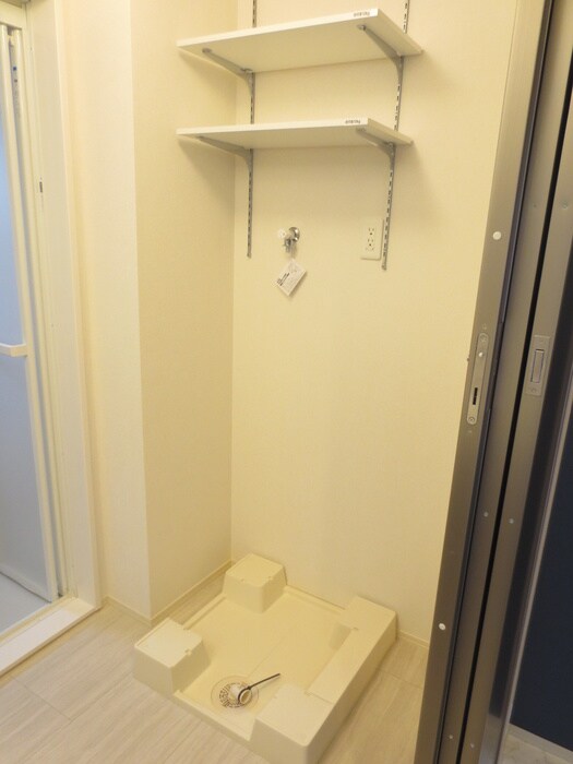 物件内観写真4　(洗濯機置場)