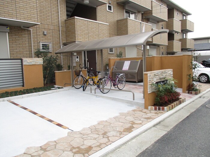 物件外観写真3　(駐車場)