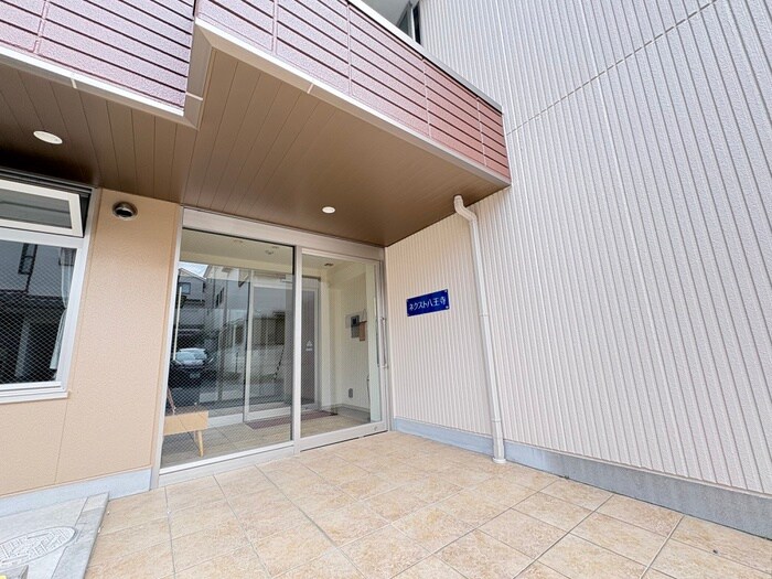 物件外観写真3　(エントランス部分)