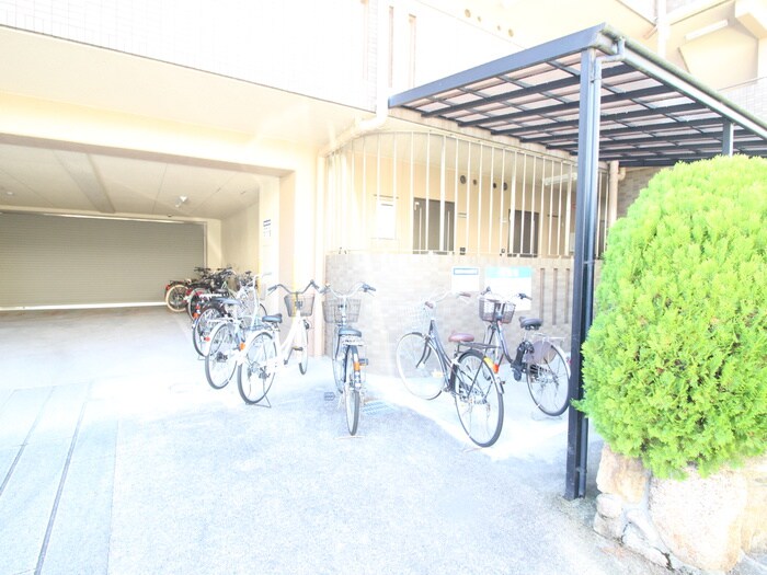 物件外観写真3　(駐輪場)