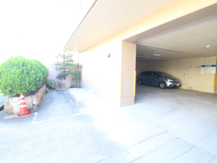 物件外観写真5　(駐車場)