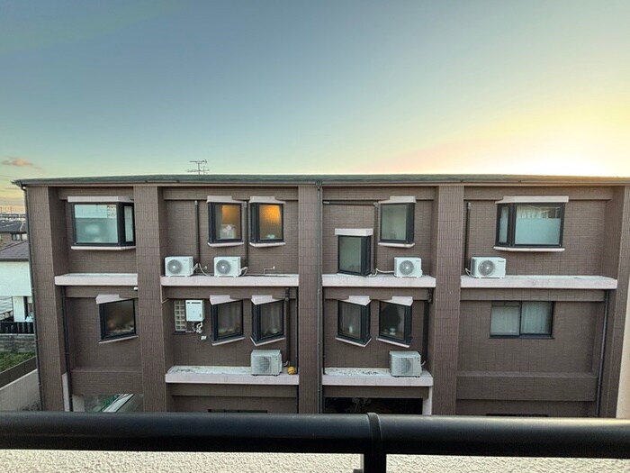 物件内観写真18　(室内からの展望)