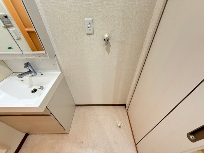 物件内観写真12　(洗濯機置場)