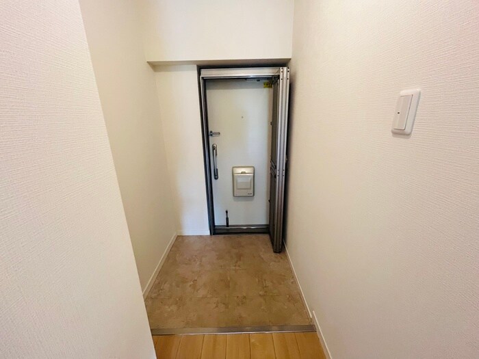 物件内観写真14　(玄関)