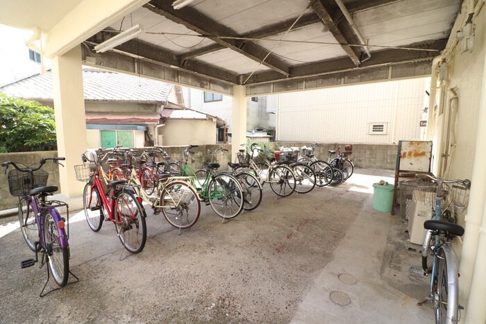 物件外観写真4　(駐輪場)
