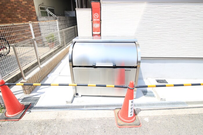 物件外観写真6　(エントランス部分)