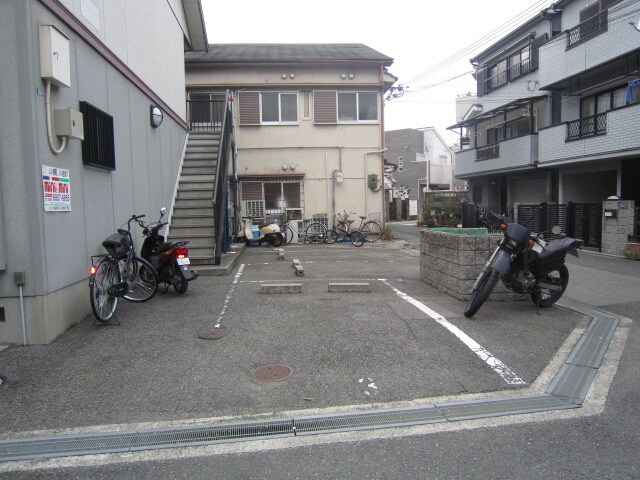物件外観写真3　(駐車場)