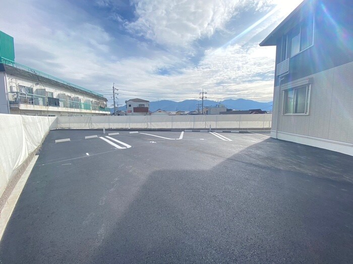 物件外観写真3　(駐車場)