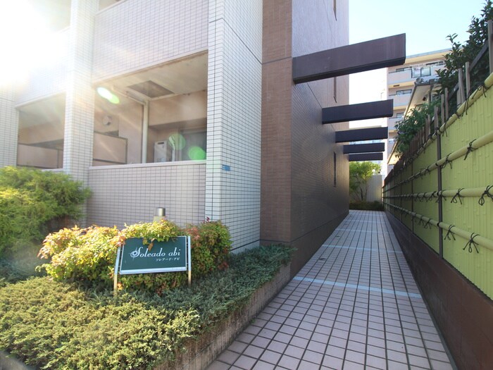 物件外観写真4　(エントランス部分)