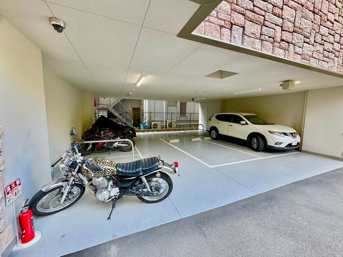 物件外観写真4　(駐車場)