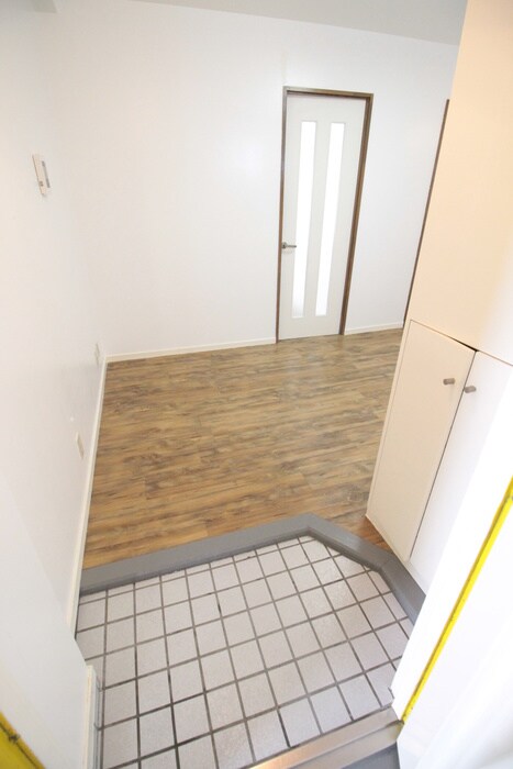 物件内観写真7　(玄関)