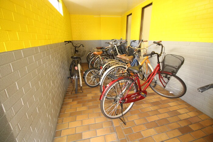 物件外観写真3　(駐輪場)