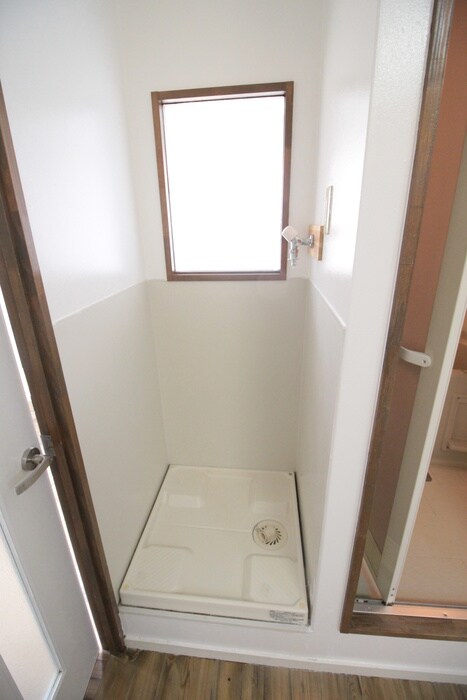 物件内観写真12　(洗濯機置場)