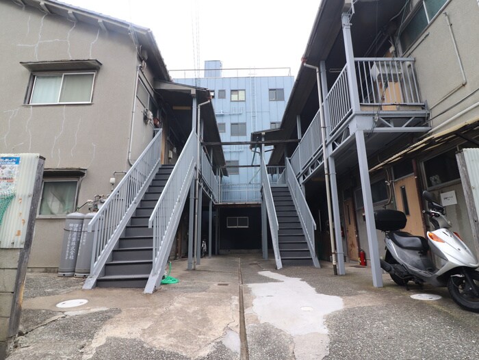 物件外観写真4　(エントランス部分)