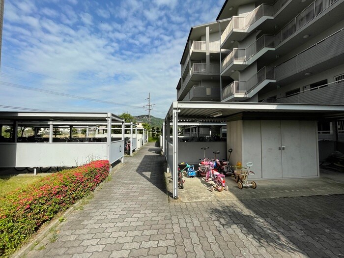 物件外観写真6　(駐輪場)