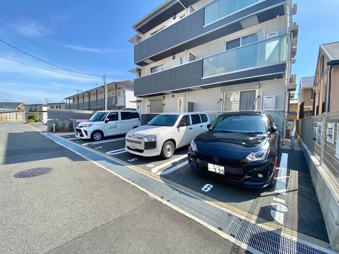 物件外観写真3　(駐車場)