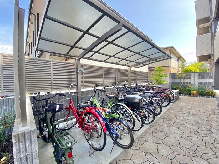 物件外観写真4　(駐輪場)