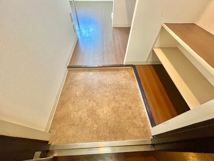 物件内観写真2　(玄関)