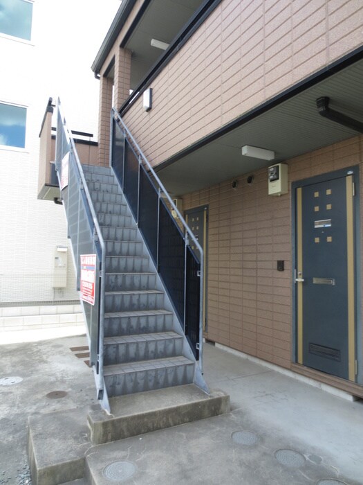 物件外観写真2　(エントランス部分)