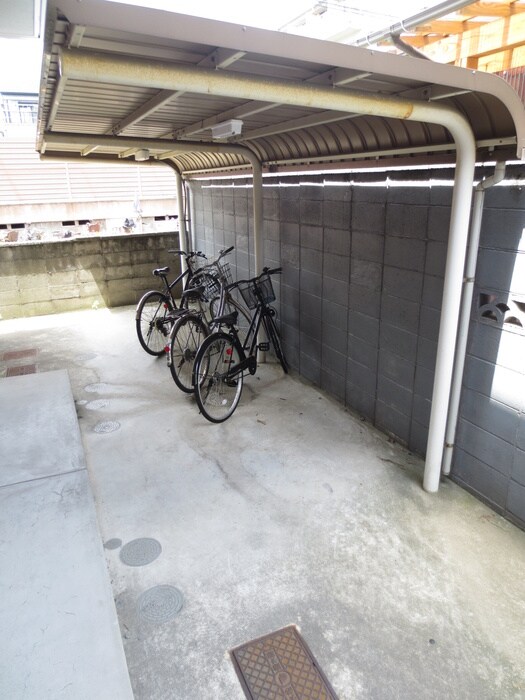 物件外観写真3　(駐輪場)
