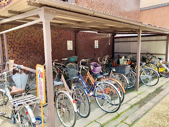 物件外観写真4　(駐輪場)