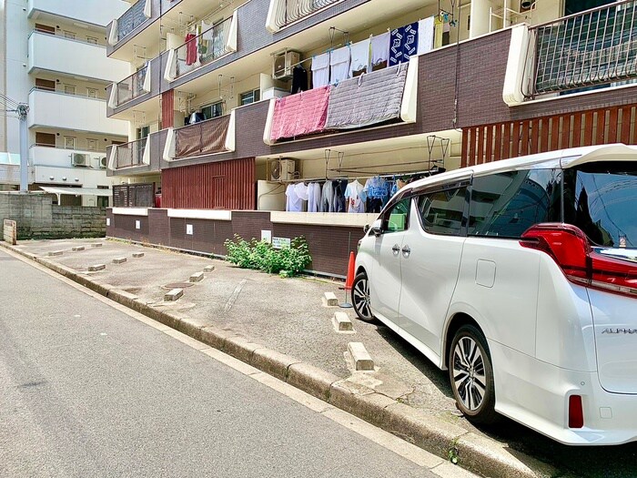 物件外観写真5　(駐車場)