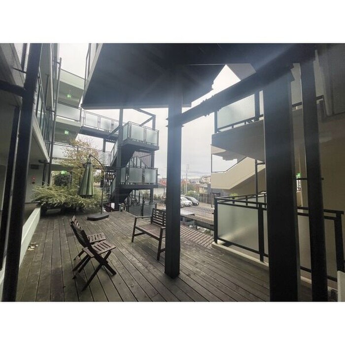 物件外観写真5　(エントランス部分)