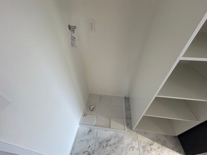 物件内観写真16　(洗濯機置場)