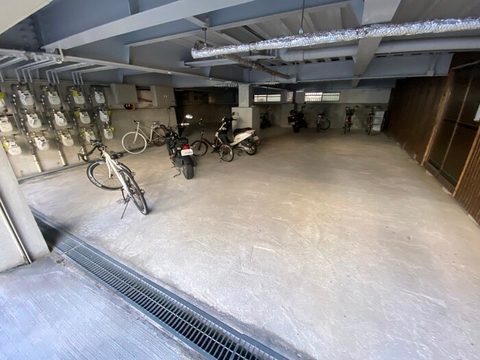 物件外観写真5　(駐輪場)