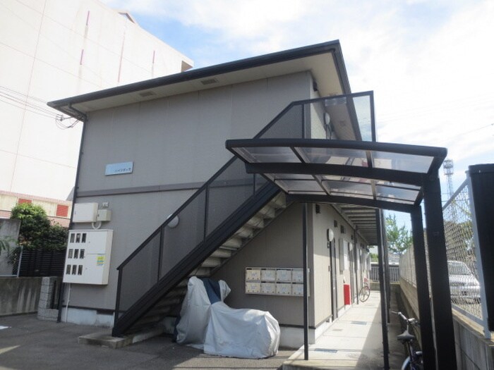 物件外観写真4　(エントランス部分)