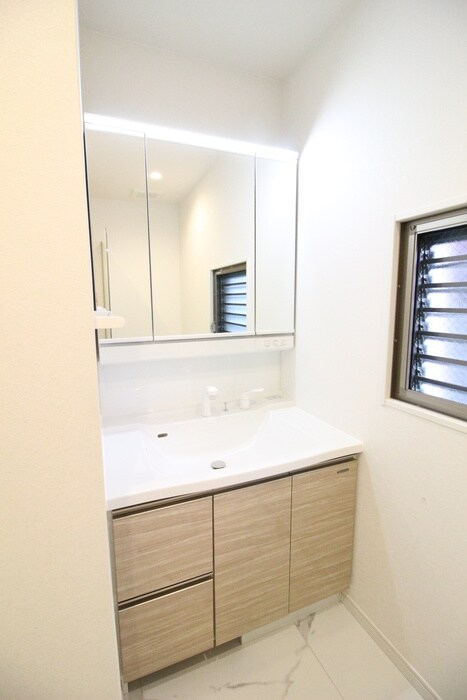 物件内観写真12　(洗面)