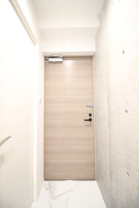 物件内観写真17　(玄関)