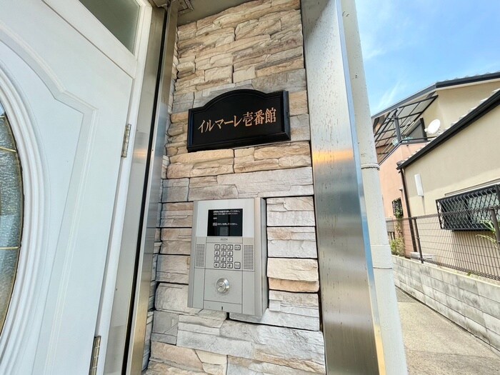 物件外観写真4　(エントランス部分)