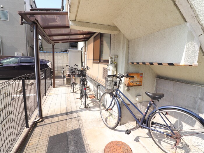 物件外観写真6　(駐輪場)