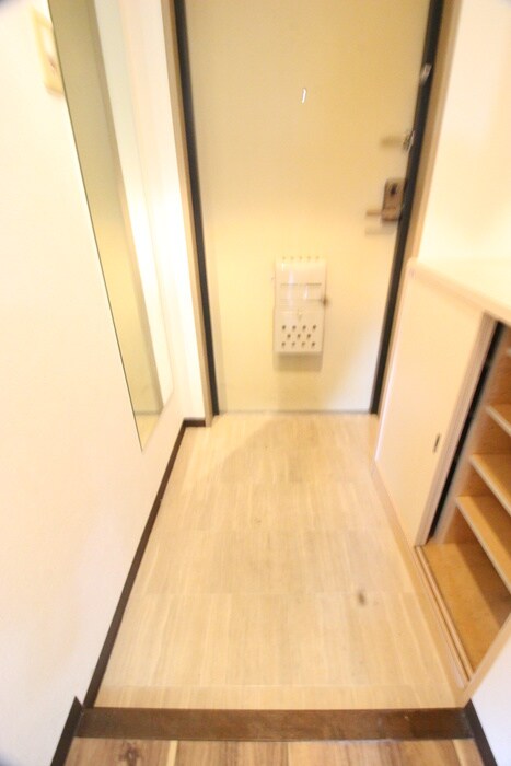 物件内観写真7　(玄関)