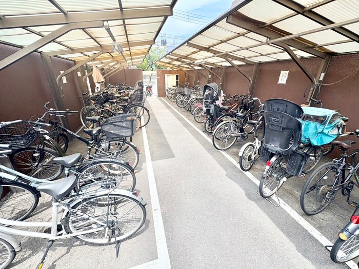 物件外観写真5　(駐輪場)
