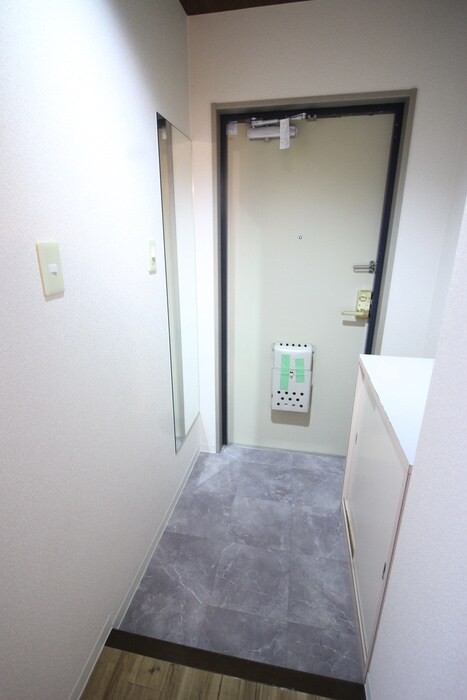 物件内観写真16　(玄関)