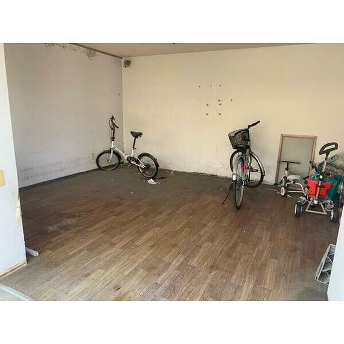 物件外観写真4　(駐輪場)