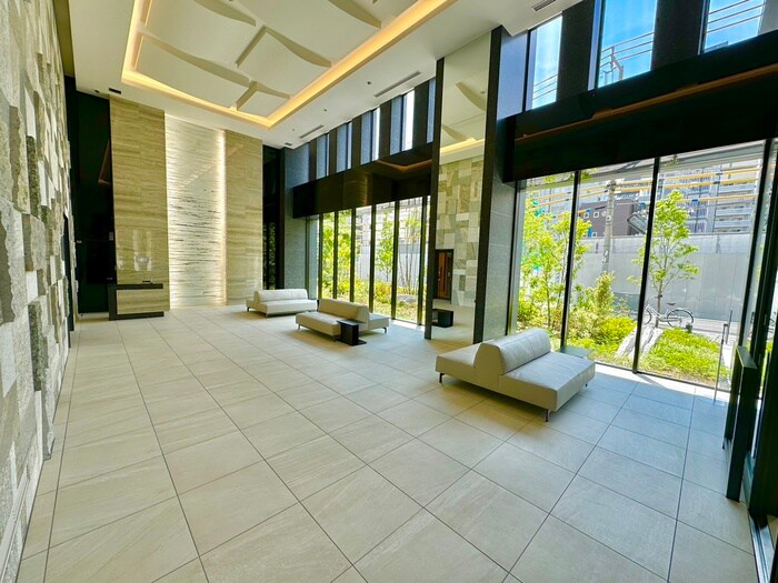 物件外観写真4　(エントランス部分)